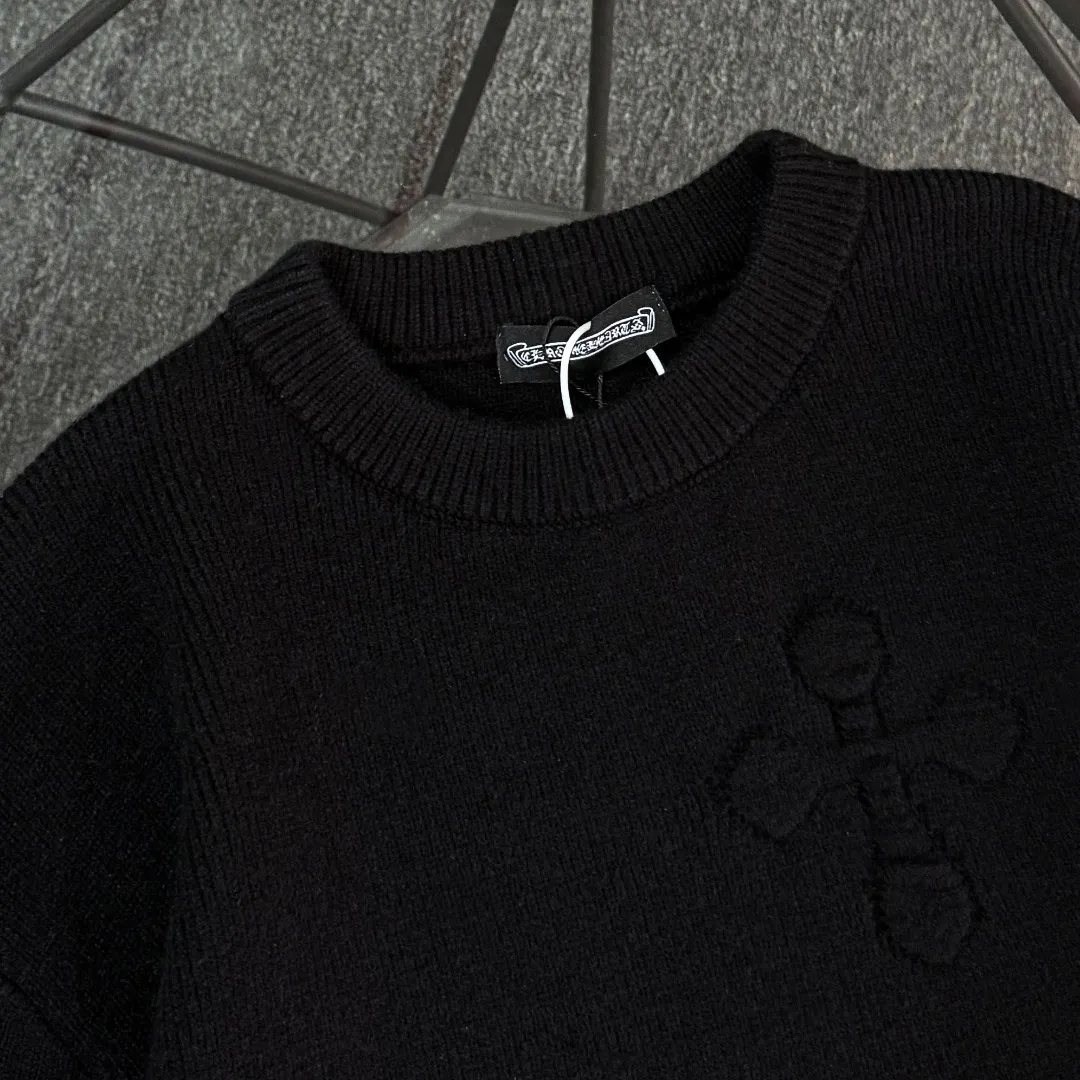 P290 Chrome Hearts 26 high-version wool knitted round-neck sweaters. High-end custom-made 500g sweater fabric. No deformation, no shrinkage, complete with three labels, same style for men and women. Process: The wool is knitted by a 7-needle imported machine. Color: 3 colors. SIZE: XS-L